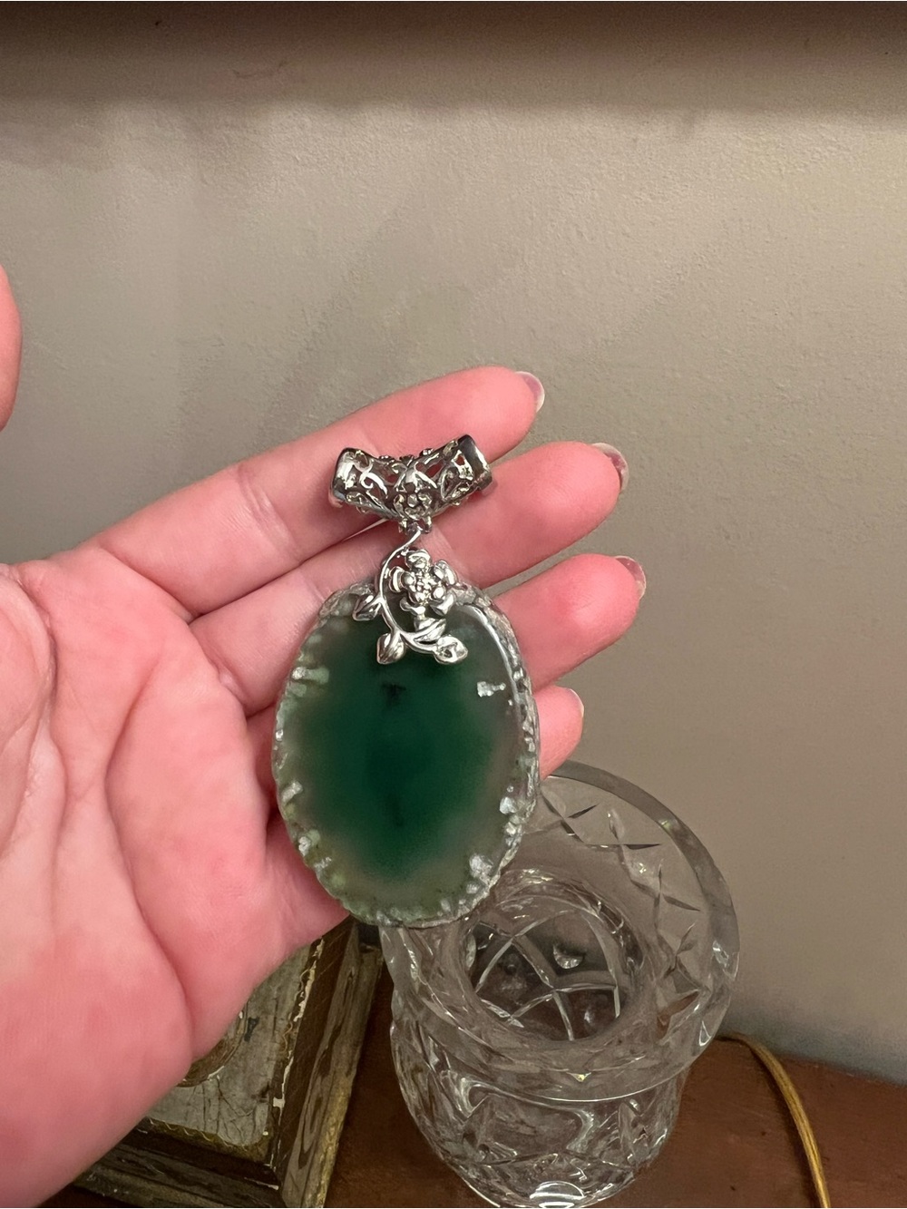 Green Agate Oval Pendant Necklace - Elegant Silver Tone Setting - Picture 6 of 7